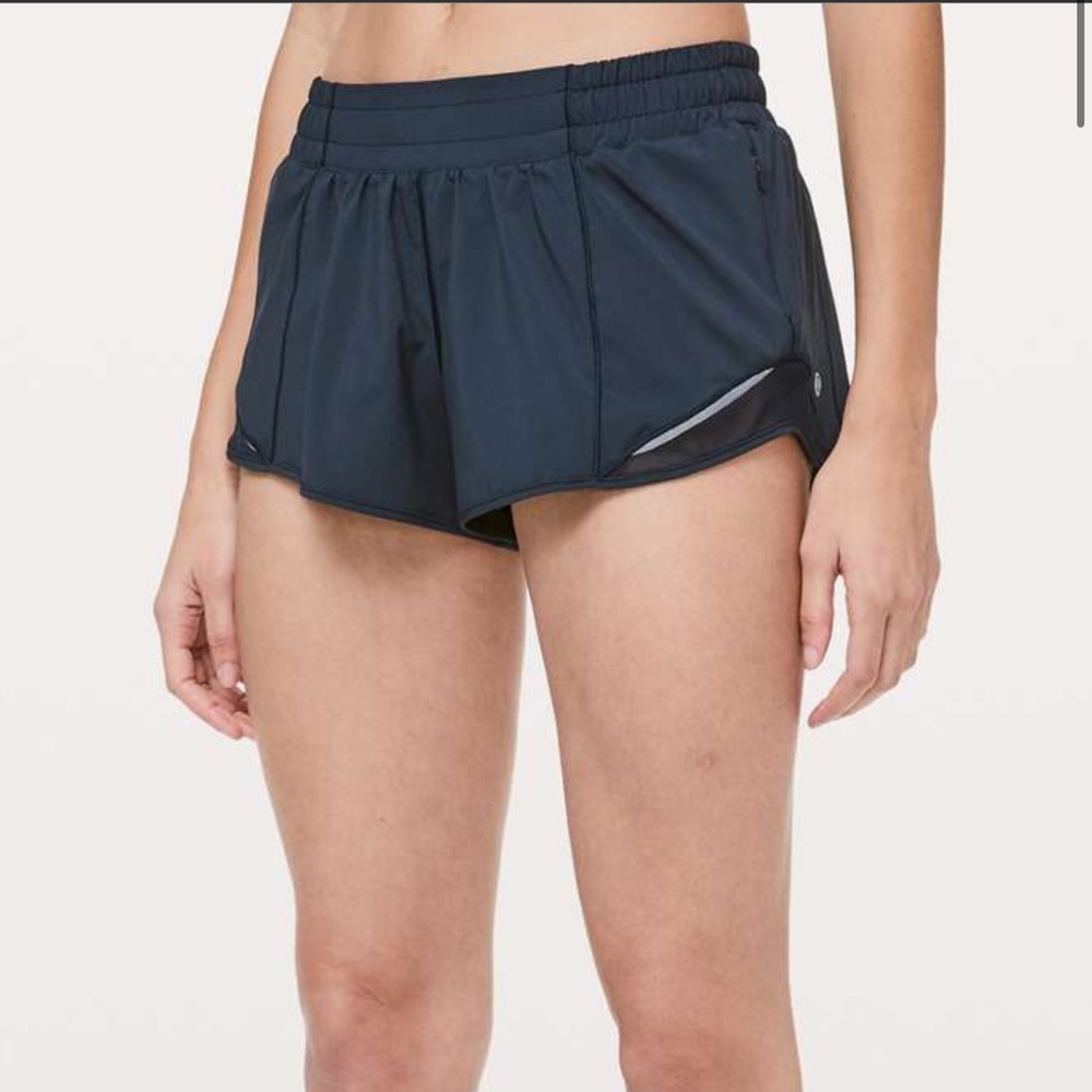 Lululemon Hotty Hot Short II 2.5 Sz.10 W7ARKR